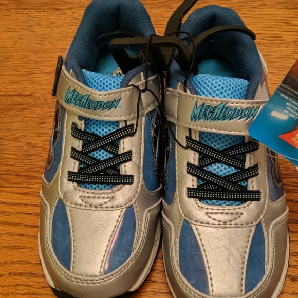 NWT MONSTER JAM LIGHT UP MEGALODON SNEAKERS - Picture 7 of 8